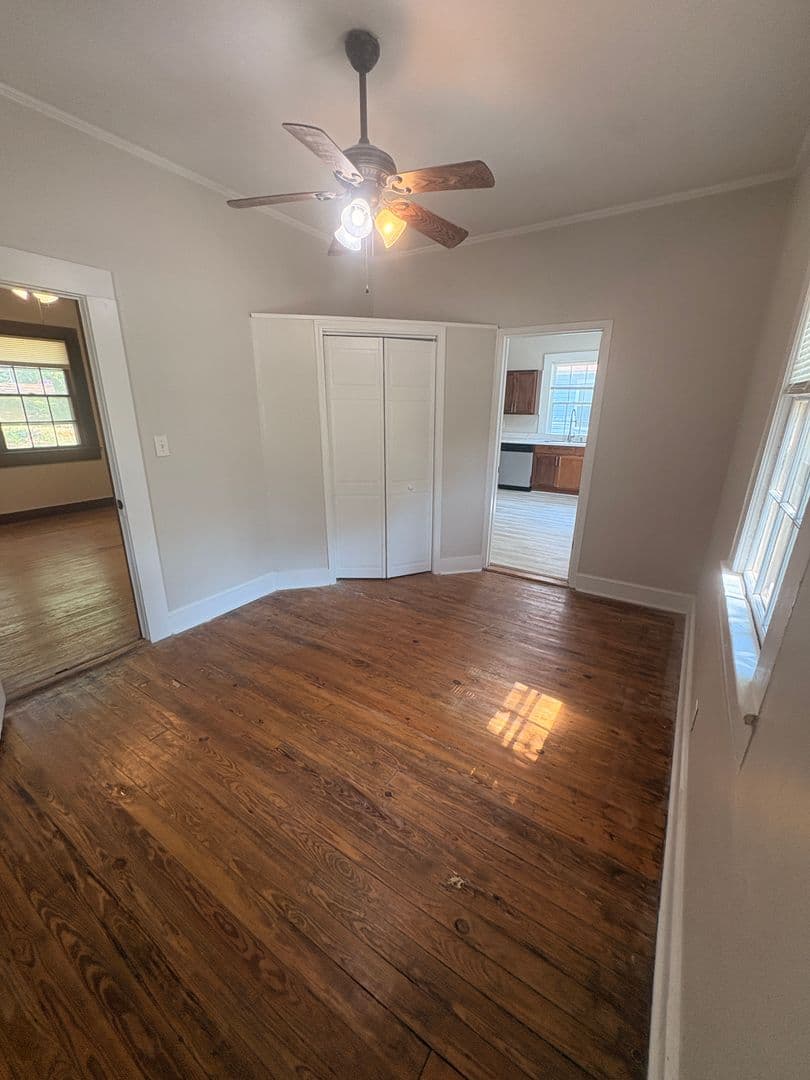 Athens House: 1095 Macon Highway