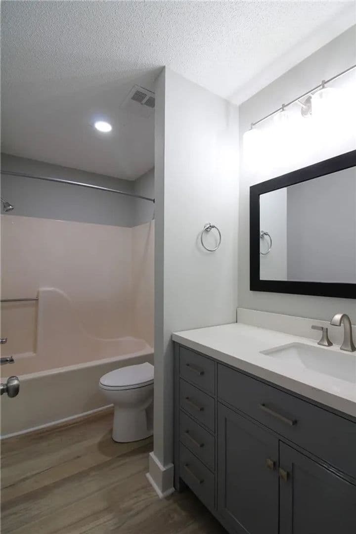 Athens Condo: 2505 W Broad St. #212