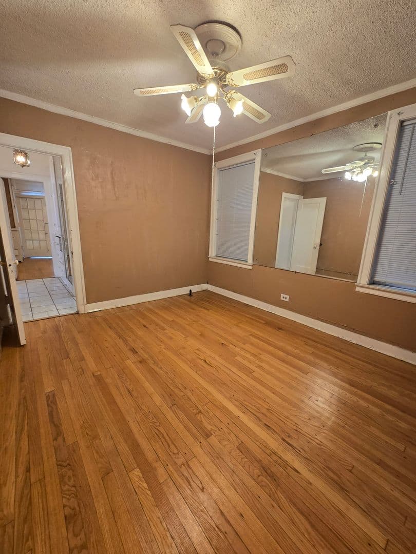 Chicago Apartment: 8010 S St. Lawrence Avenue
