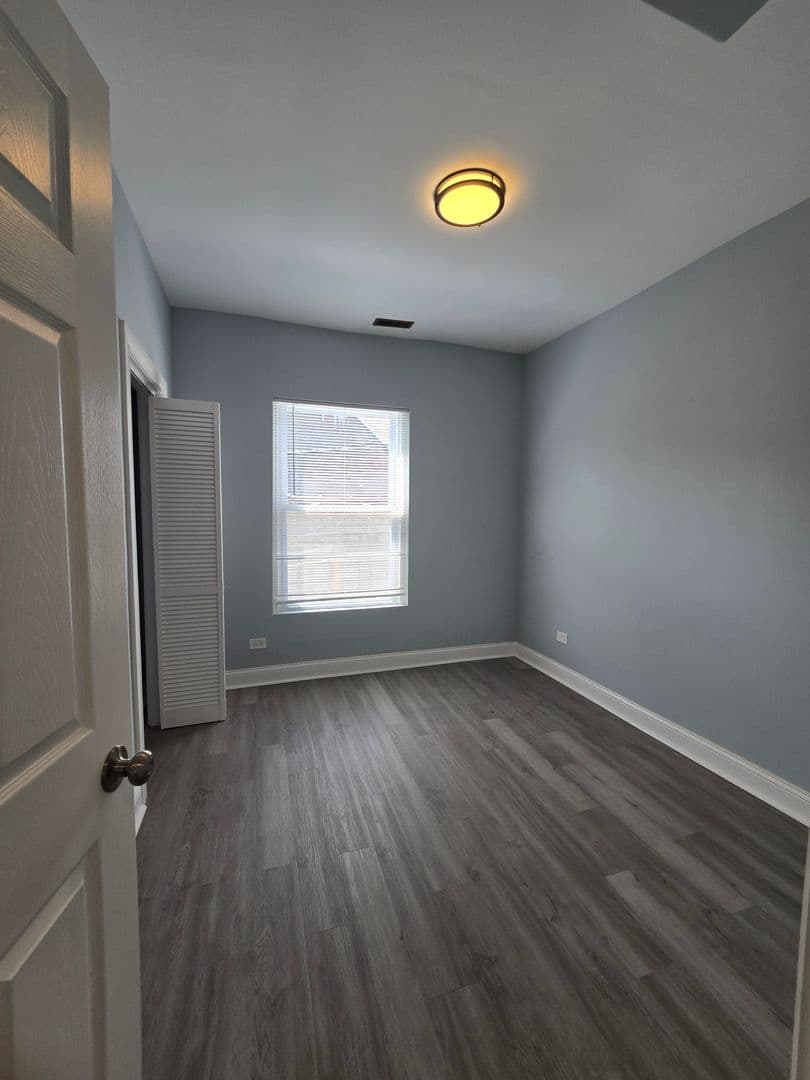 Chicago Apartment: 1111 W 62nd Street