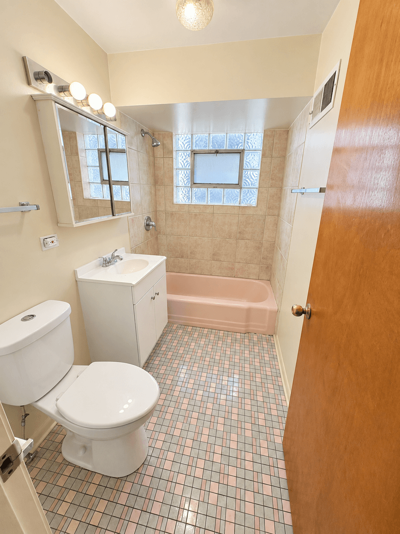 Chicago Apartment: 7842-7844 S Jeffery Blvd.