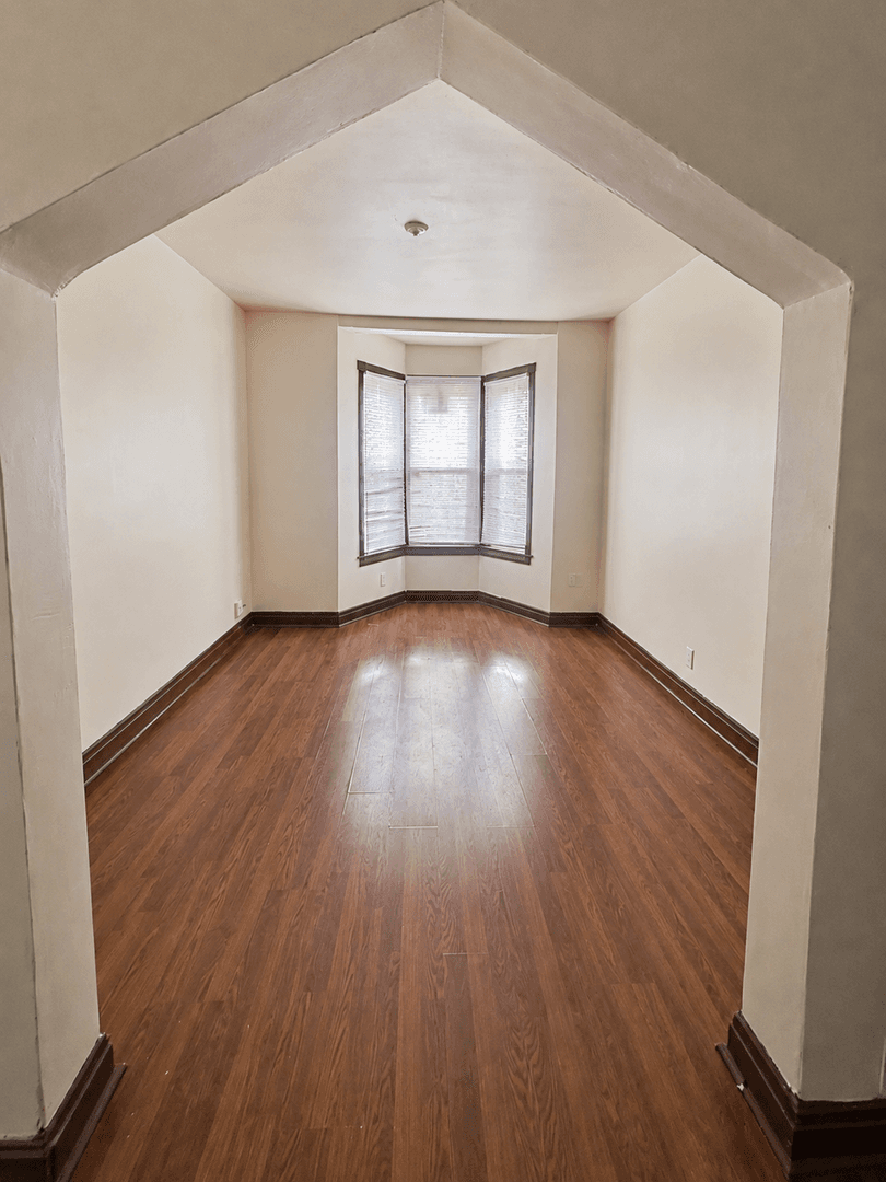 Chicago Apartment: 5031 S Elizabeth Street
