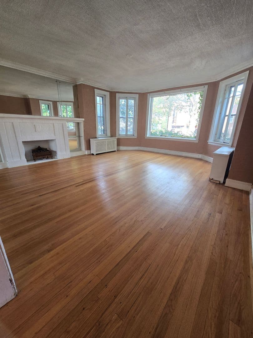 Chicago Apartment: 8010 S St. Lawrence Avenue