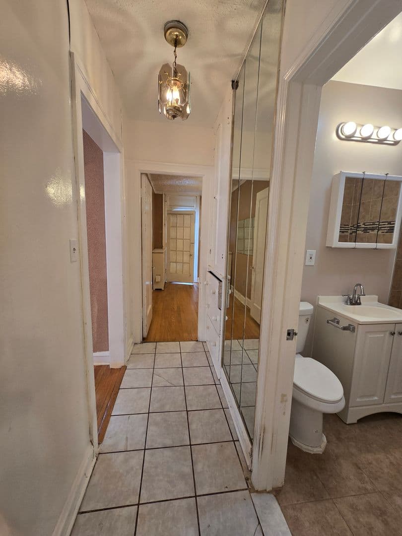 Chicago Apartment: 8010 S St. Lawrence Avenue