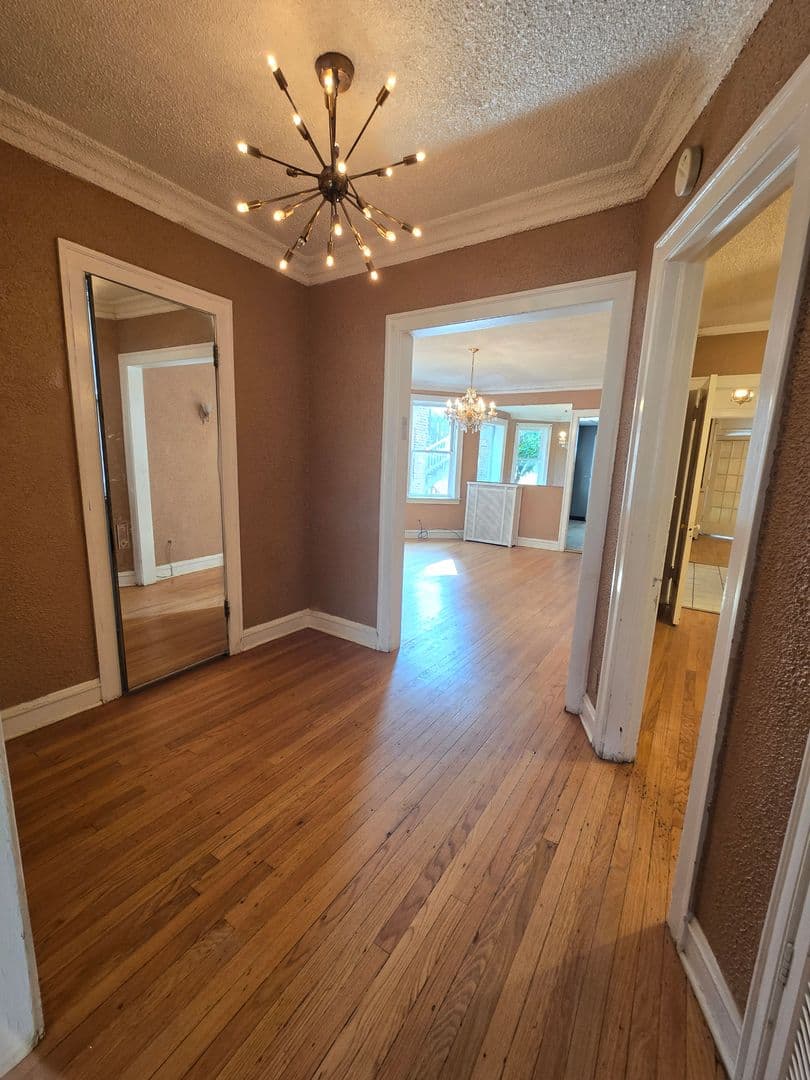 Chicago Apartment: 8010 S St. Lawrence Avenue