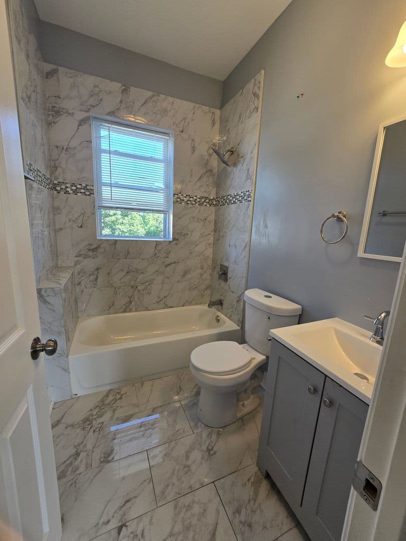 Chicago Apartment: 1111 W 62nd Street