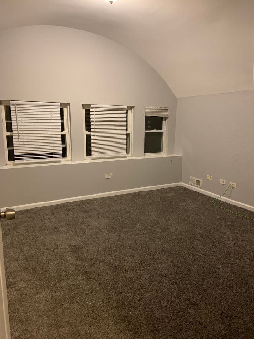 Chicago Apartment: 7147 S Princeton Avenue