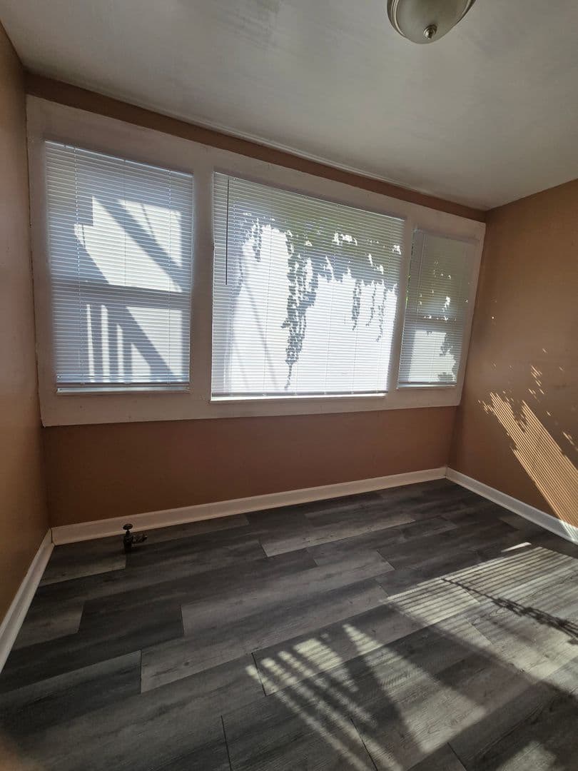 Chicago Apartment: 8010 S St. Lawrence Avenue