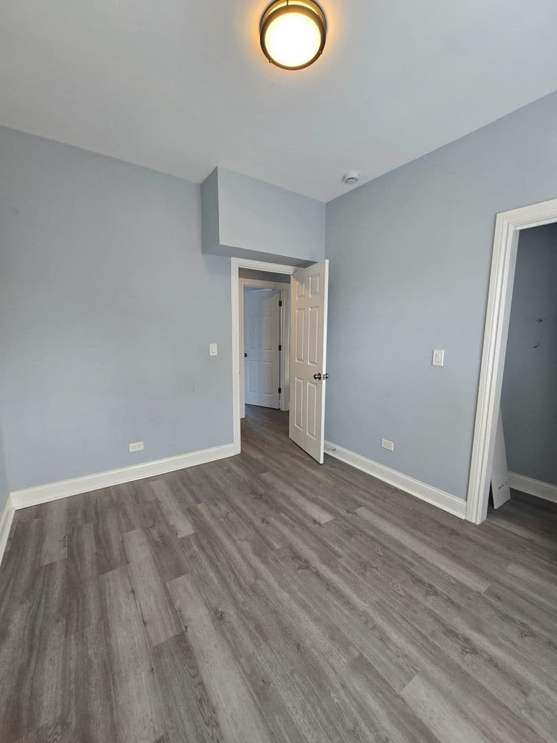 Chicago Apartment: 1111 W 62nd Street