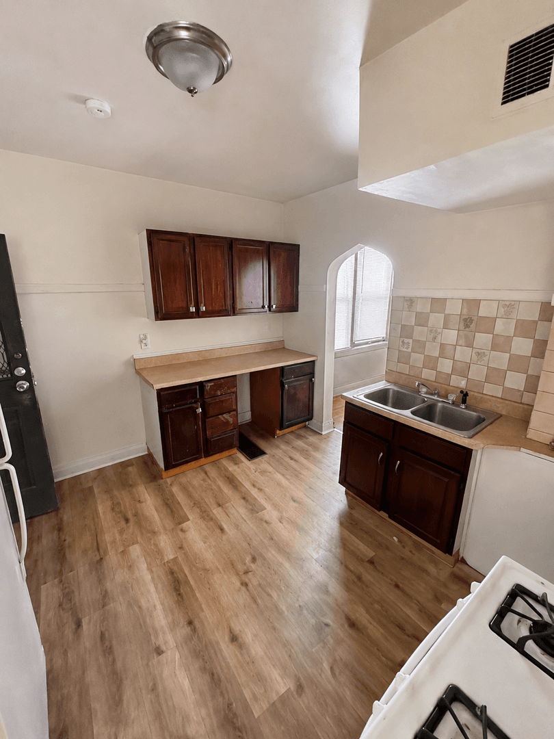 Chicago Apartment: 5031 S Elizabeth Street