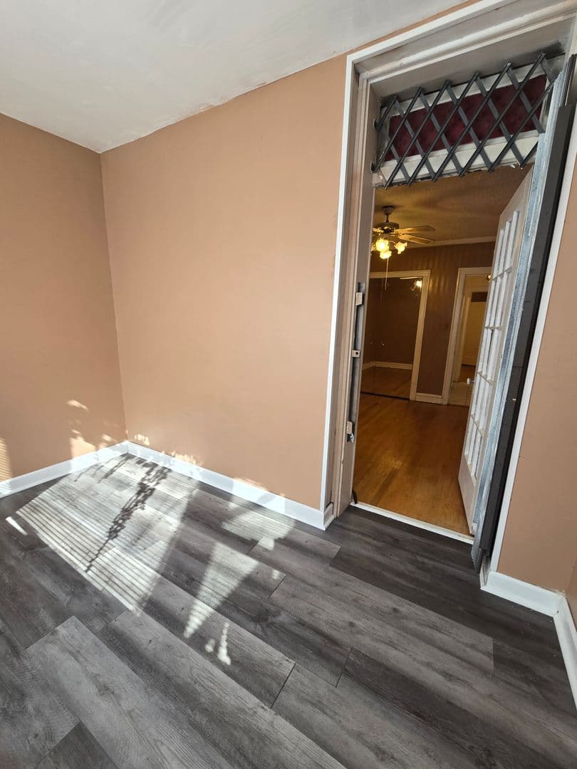 Chicago Apartment: 8010 S St. Lawrence Avenue