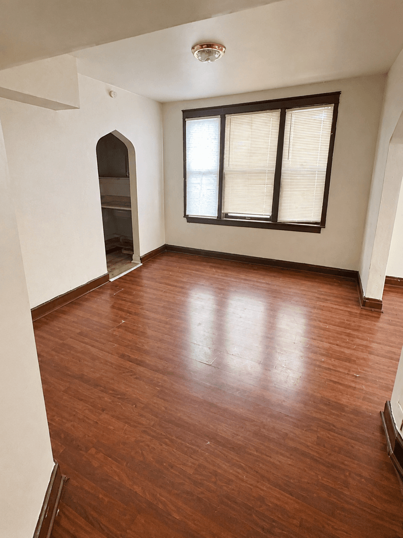Chicago Apartment: 5031 S Elizabeth Street