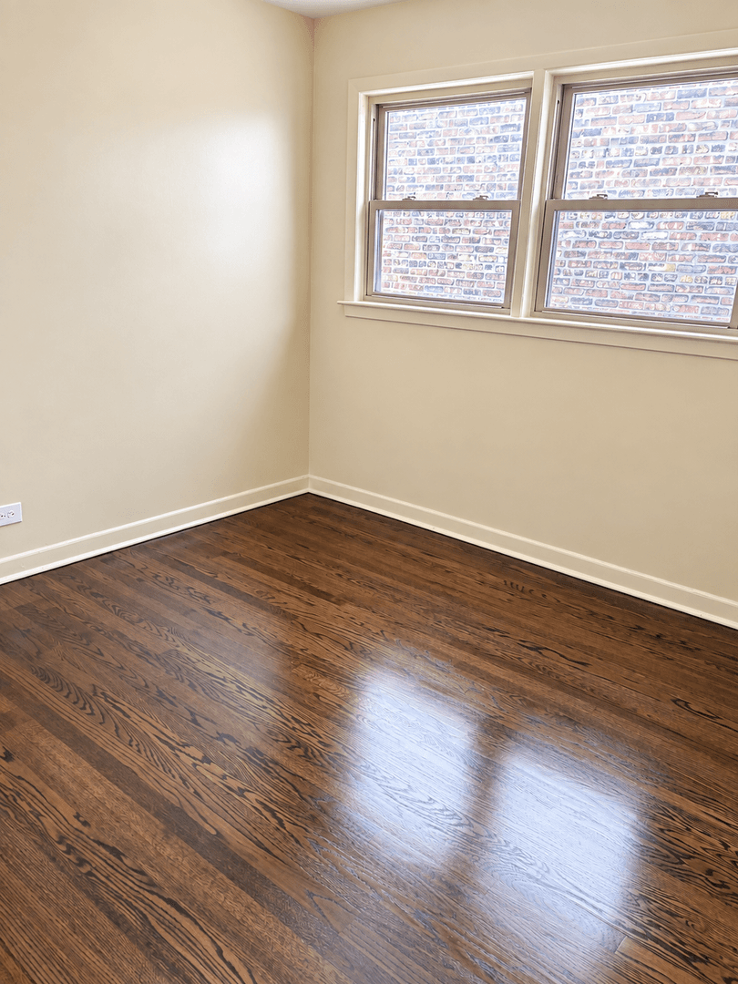 Chicago Apartment: 7842-7844 S Jeffery Blvd.