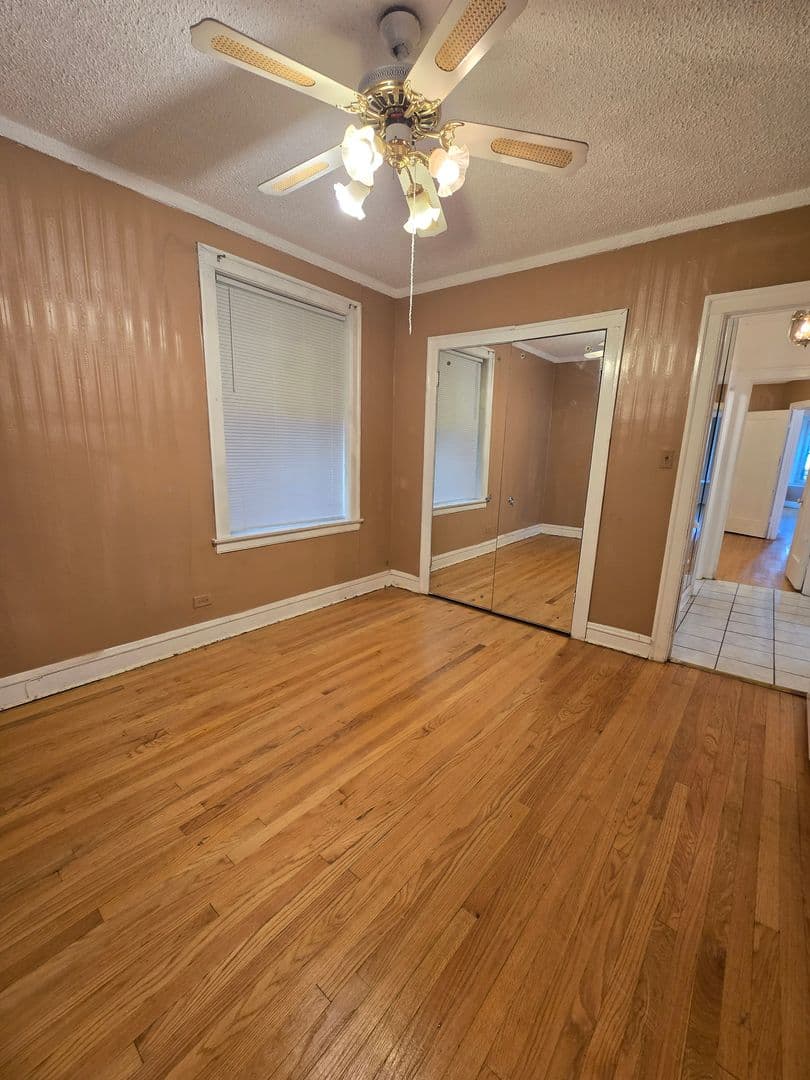 Chicago Apartment: 8010 S St. Lawrence Avenue