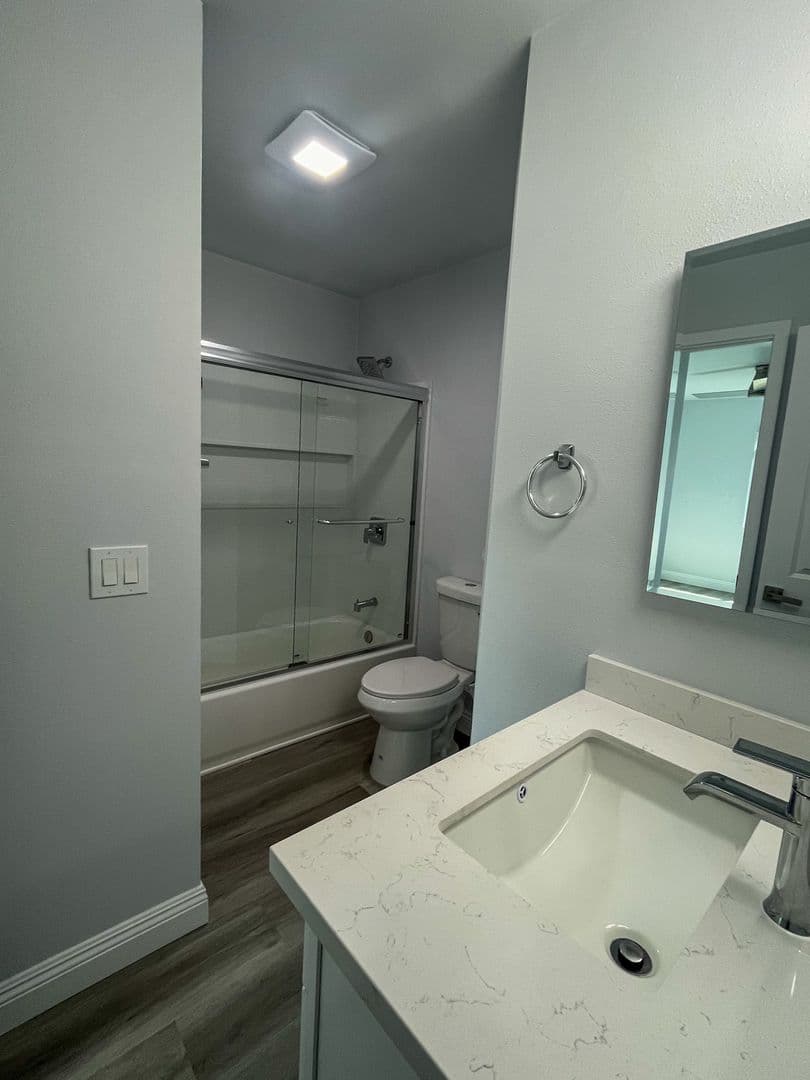 Oceanside Apartment: 3586 Mesa Dr.