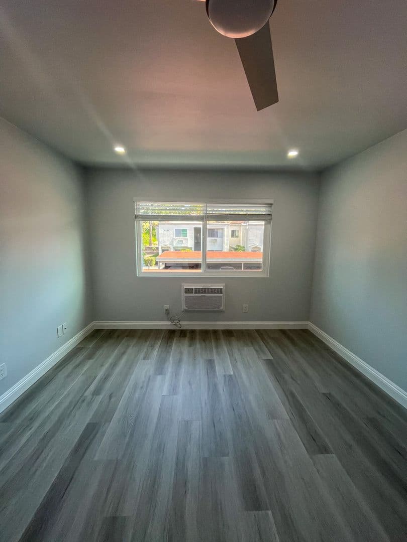 Oceanside Apartment: 322 Garrison Street
