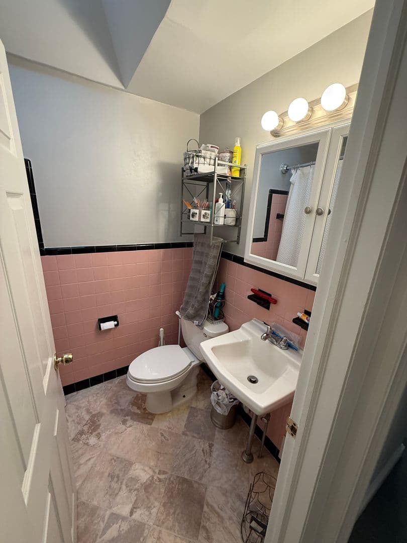 Glenolden Townhome: 407 Pine Street