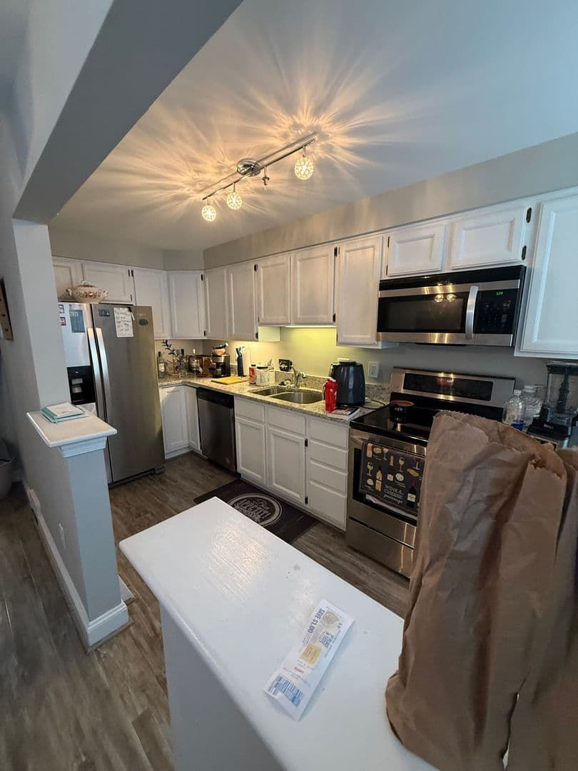 Glenolden Townhome: 407 Pine Street