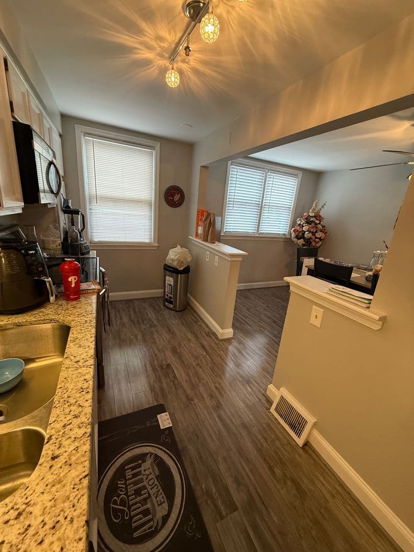 Glenolden Townhome: 407 Pine Street