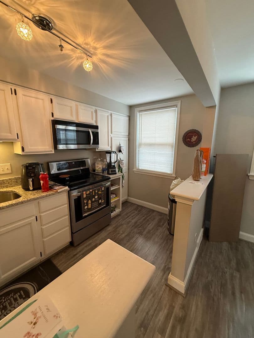 Glenolden Townhome: 407 Pine Street