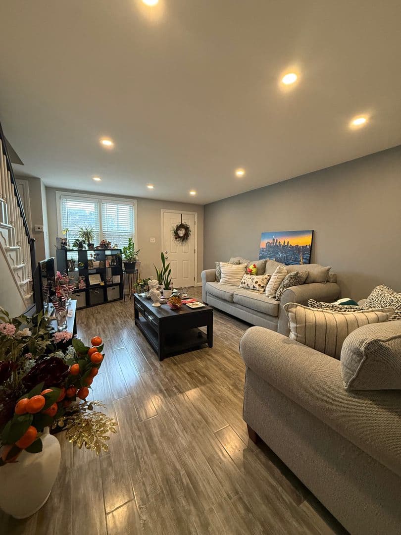 Glenolden Townhome: 407 Pine Street