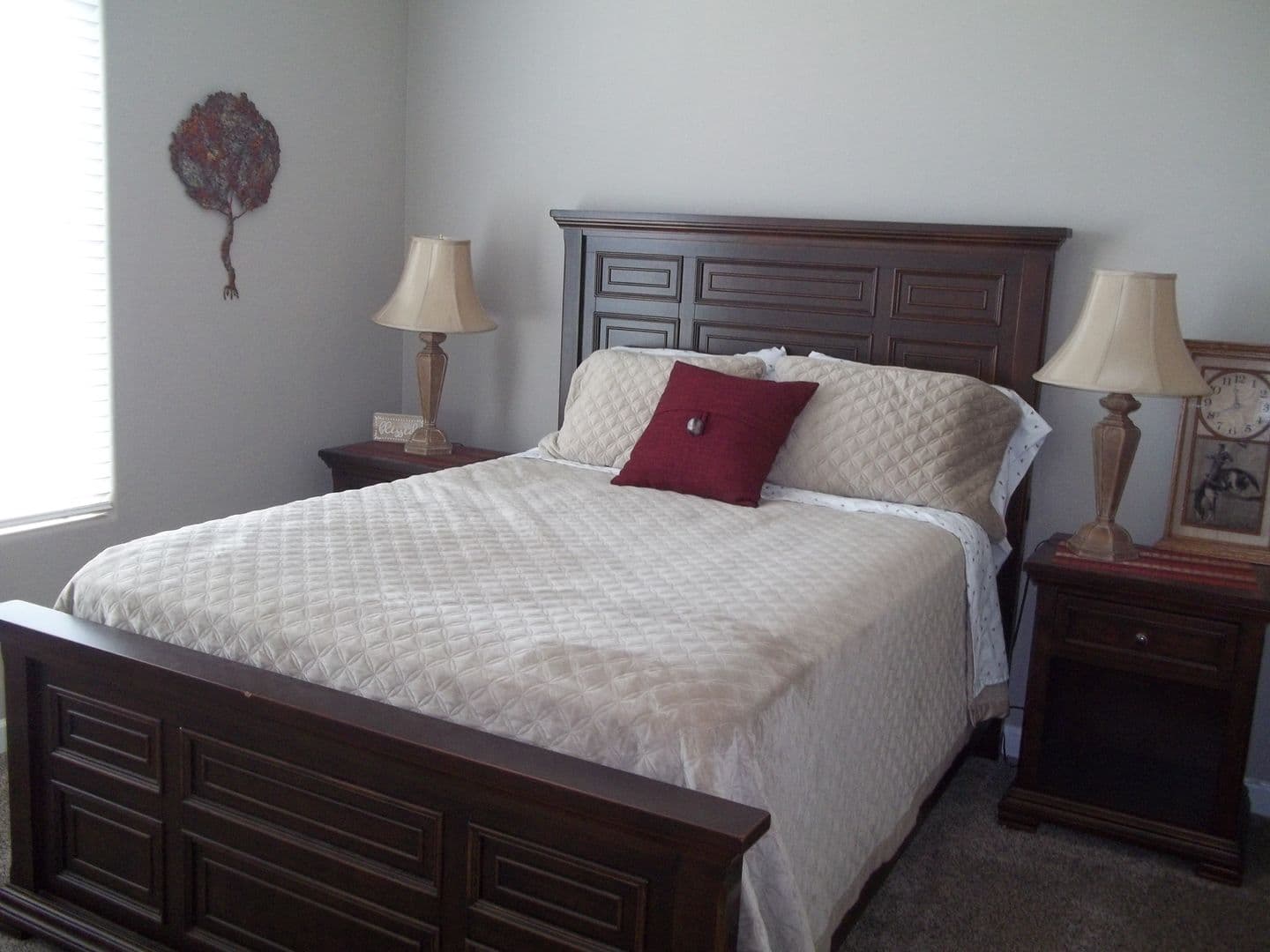 Florence House: 8508 W Rushmore Way