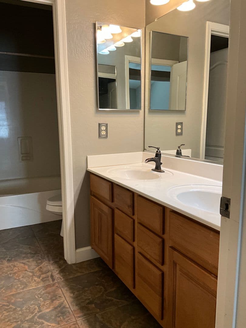 Maricopa House: 41741 W Parkhill Ct