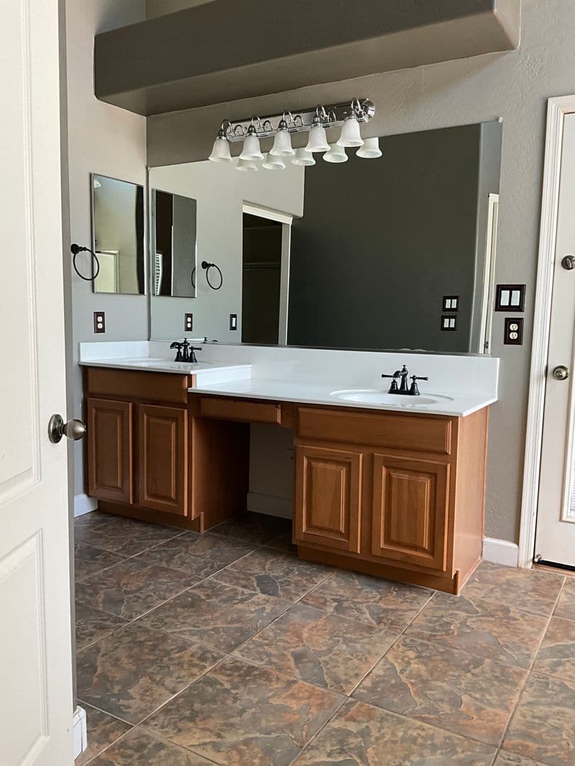 Maricopa House: 41741 W Parkhill Ct