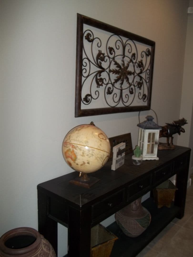 Florence House: 8508 W Rushmore Way
