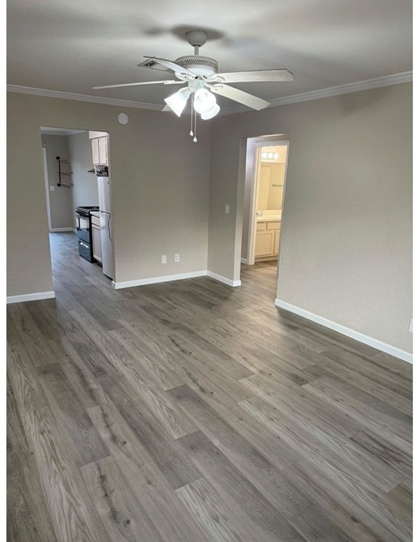 Mesa House: 6325 E Avalon St