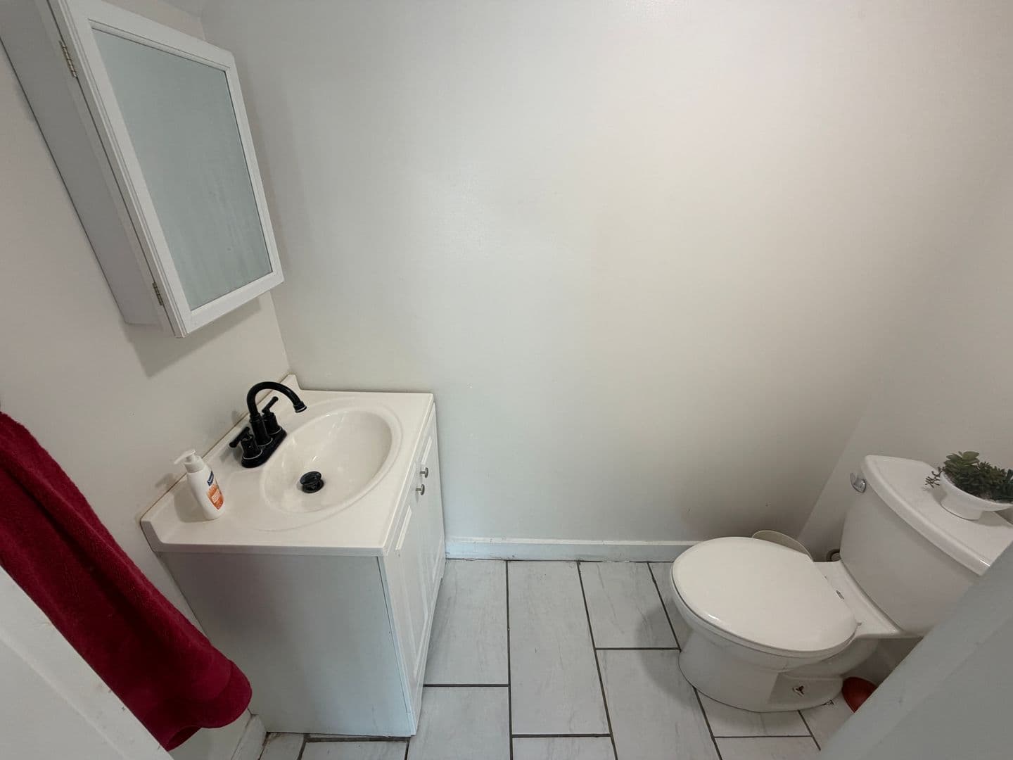 Onset Apartment: 211 Onset Avenue