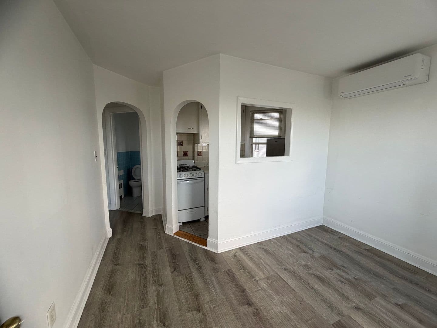 Winthrop Apartment: 87-90 Winthrop Shore Drive