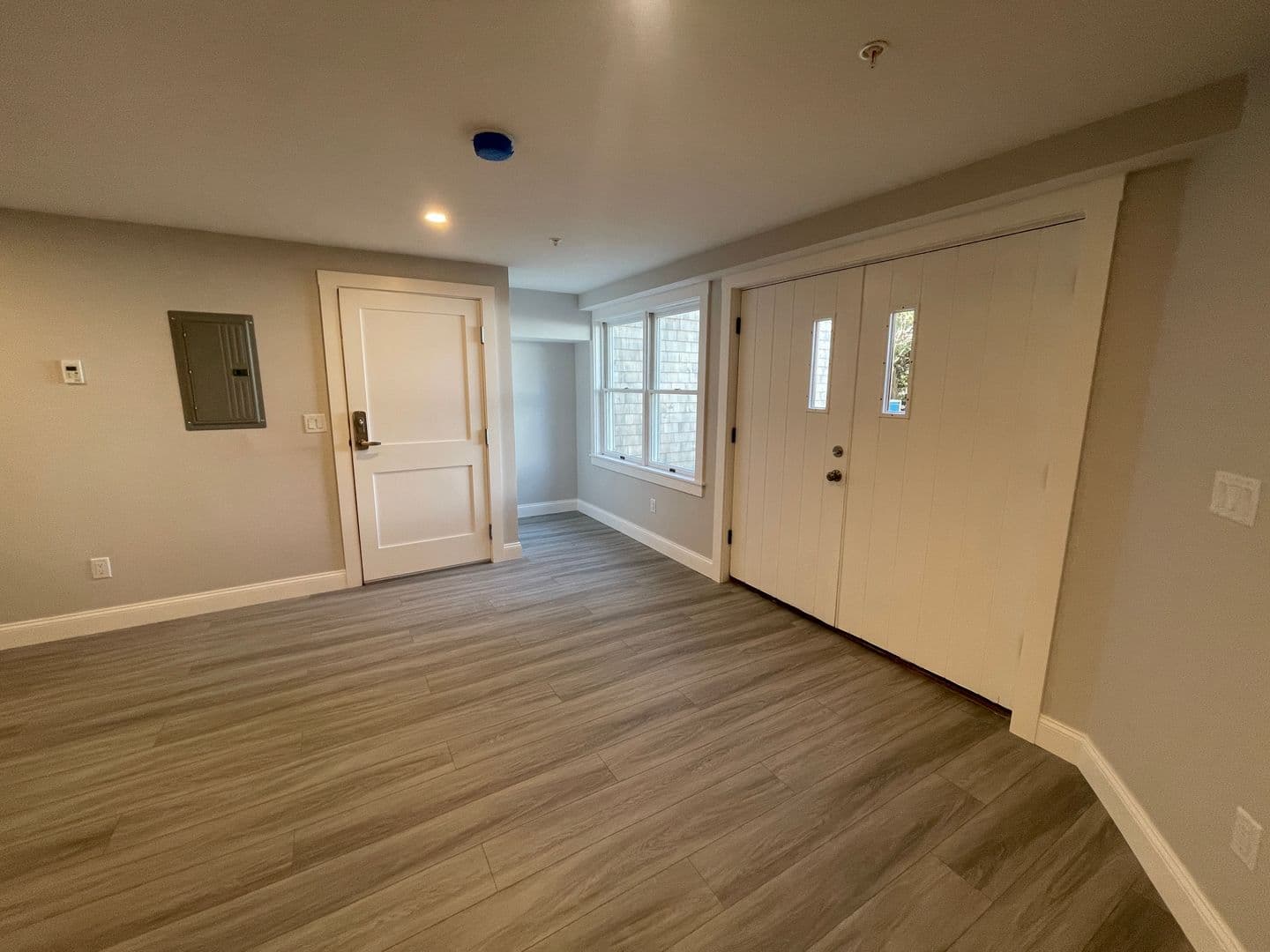 Harwich Apartment: 328 Bank Street