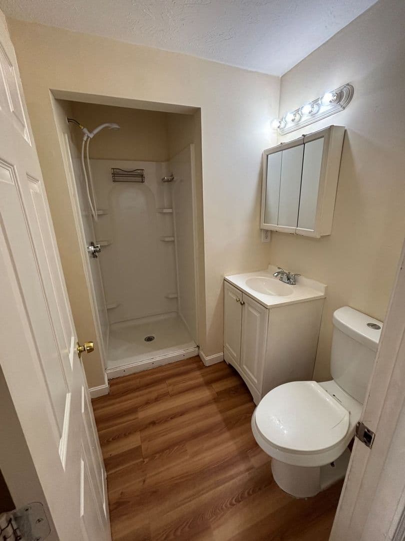 Dennis Port Apartment: 576 Main Street