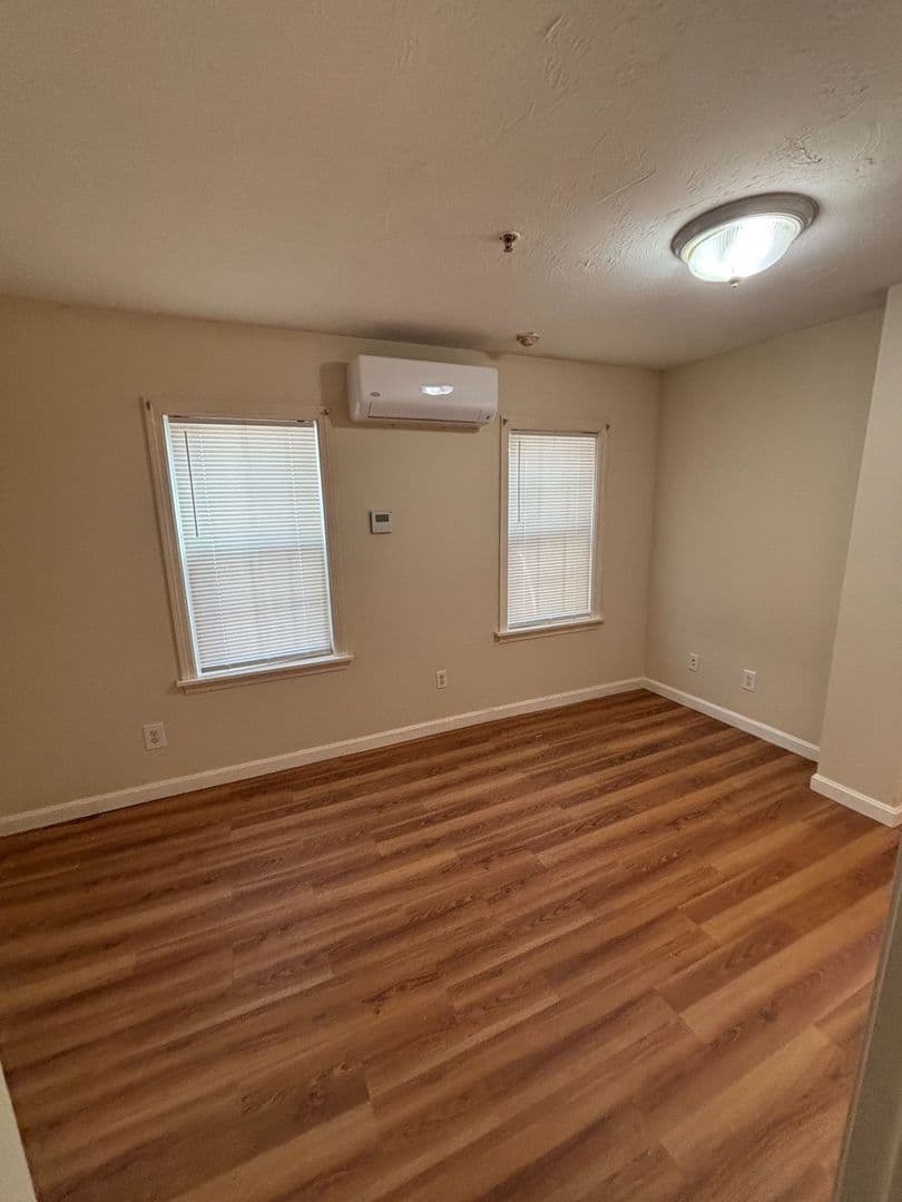Dennis Port Apartment: 576 Main Street