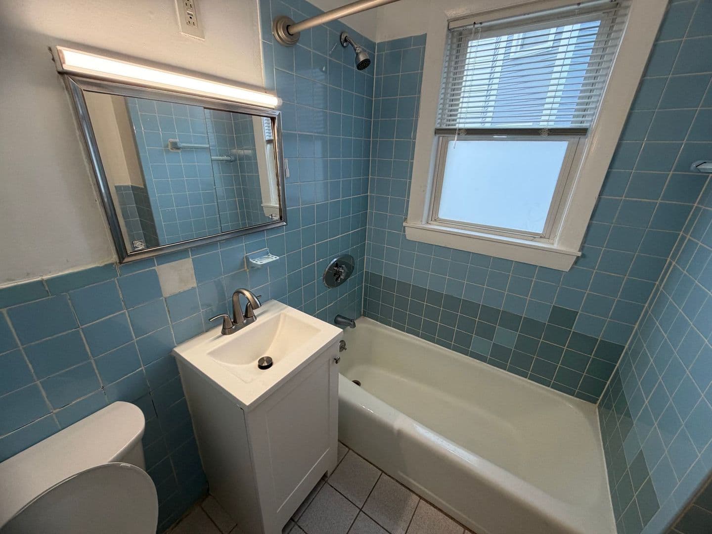 Winthrop Apartment: 87-90 Winthrop Shore Drive