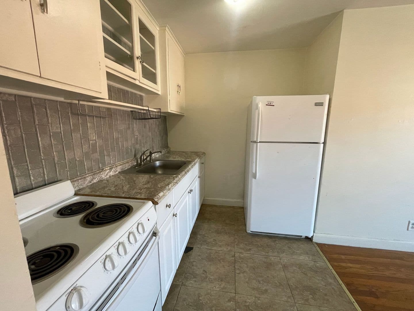 Rockland Apartment: 346 Union Street