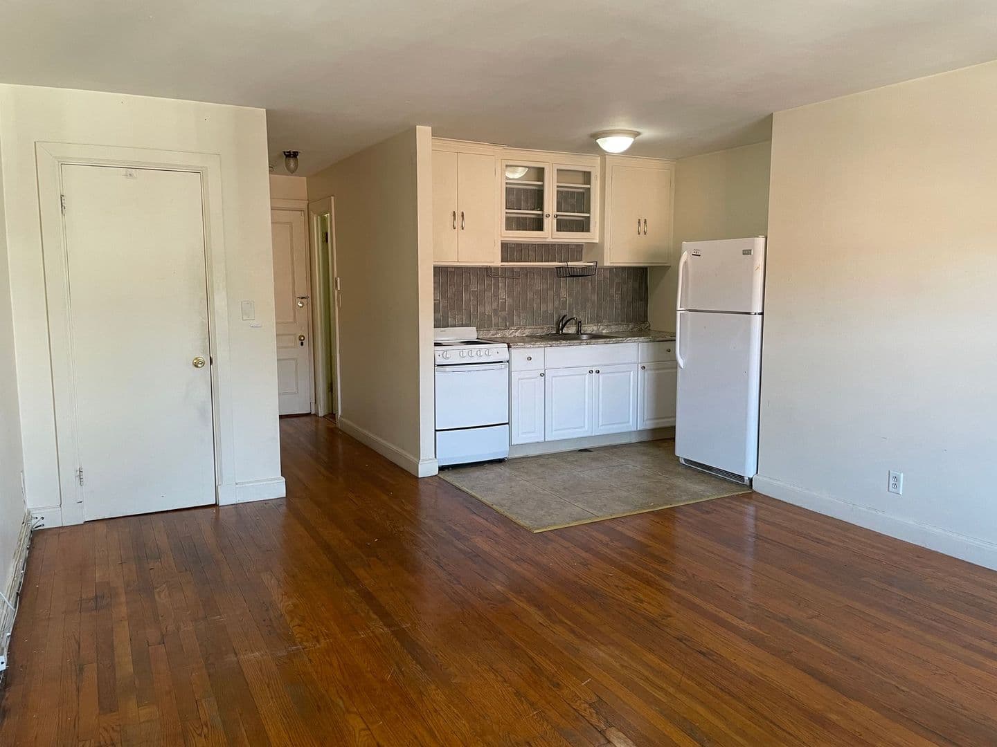 Rockland Apartment: 346 Union Street