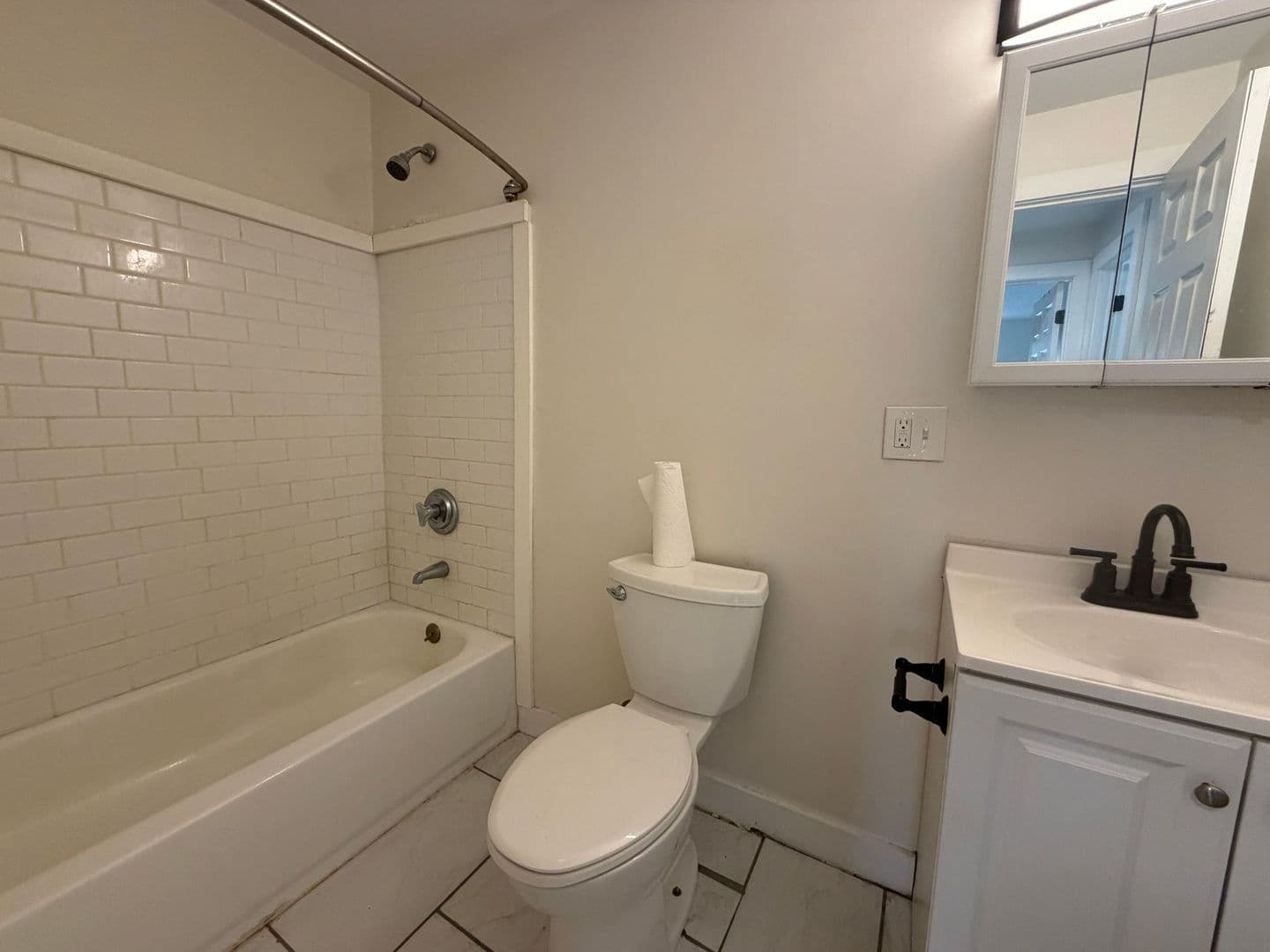 Onset Apartment: 211 Onset Avenue