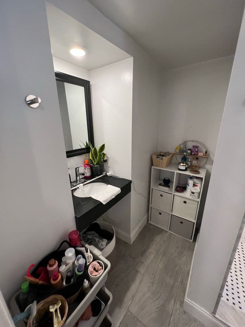 East Boston Apartment: 33 Chelsea Street