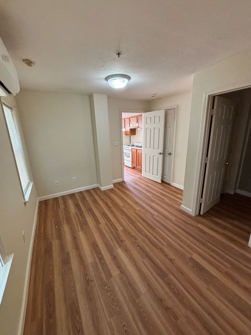 Dennis Port Apartment: 576 Main Street