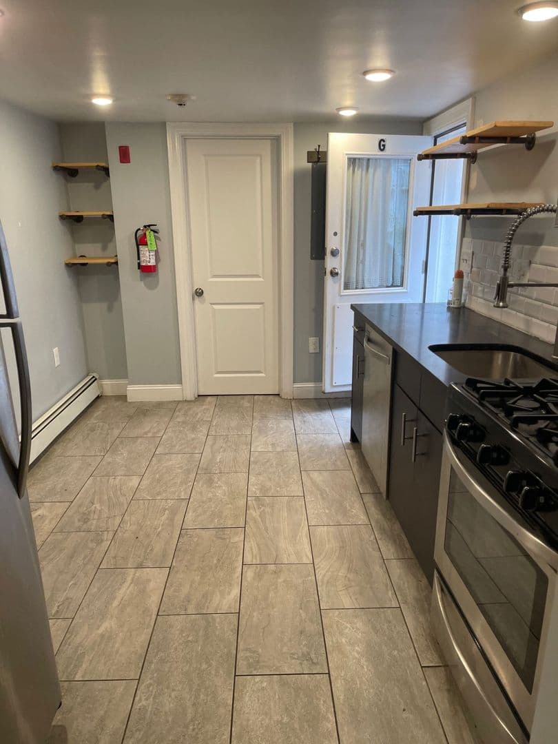East Boston Apartment: 33 Chelsea Street