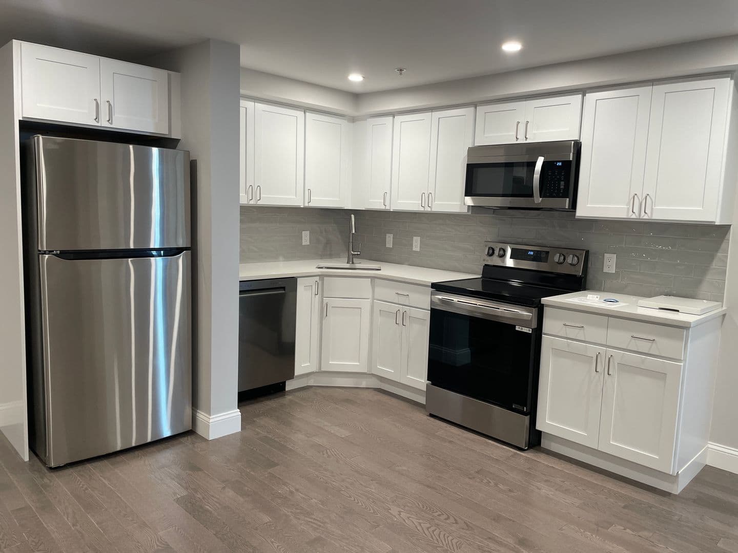 Harwich Apartment: 328 Bank Street