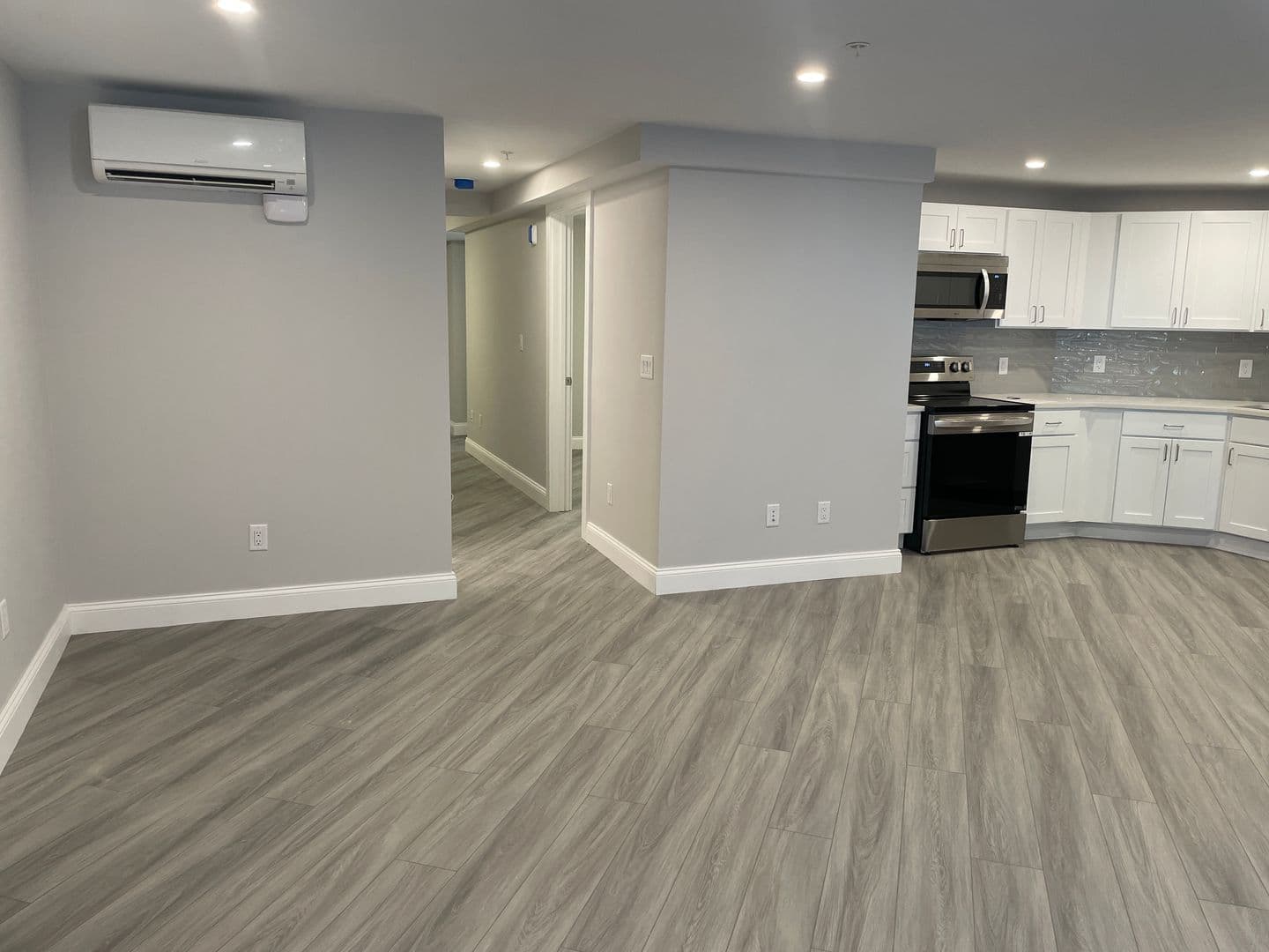 Harwich Apartment: 328 Bank Street