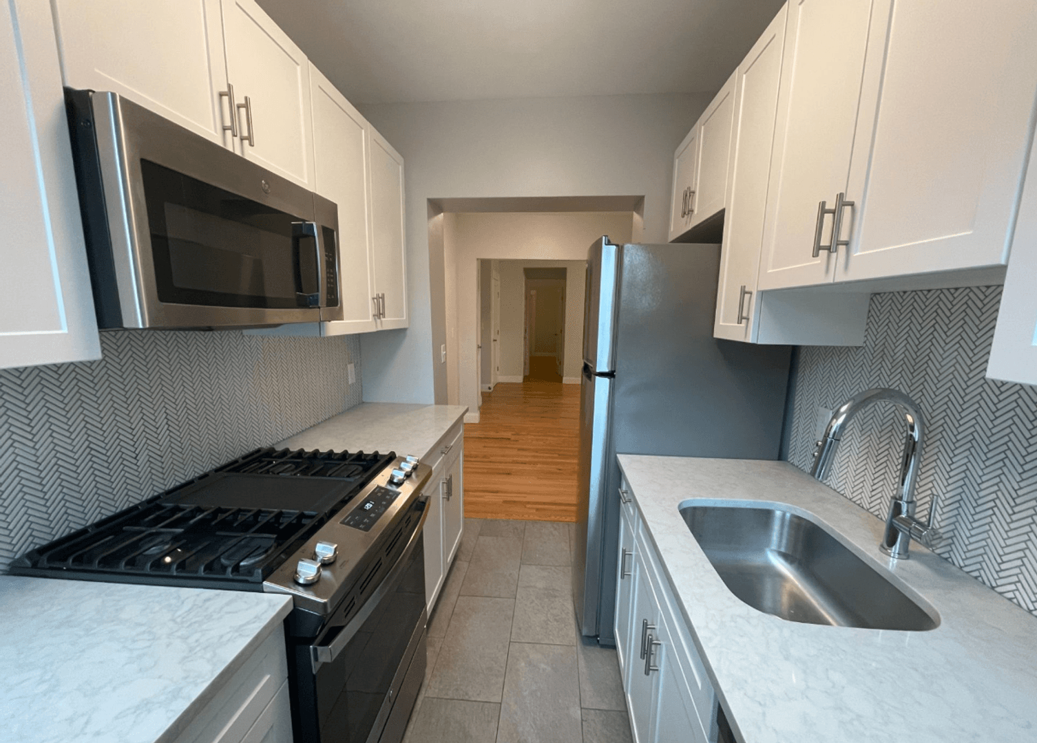 Salem Apartment: 233 Lafayette St