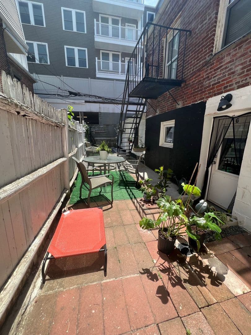 East Boston Apartment: 33 Chelsea Street
