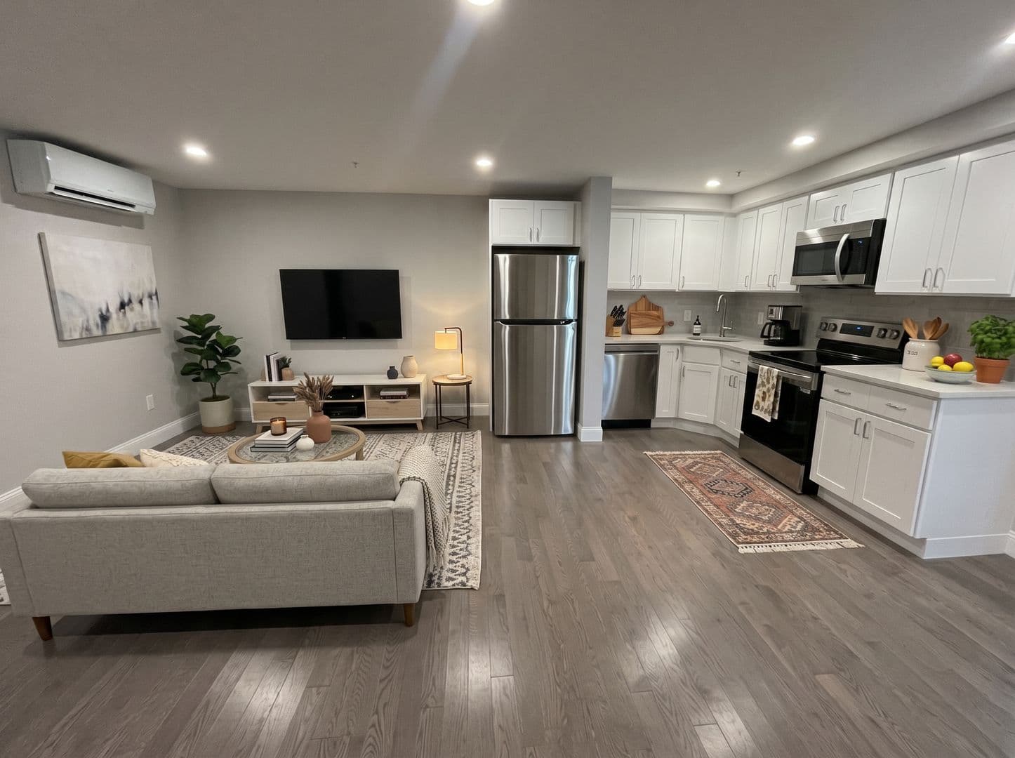 Harwich Apartment: 328 Bank Street