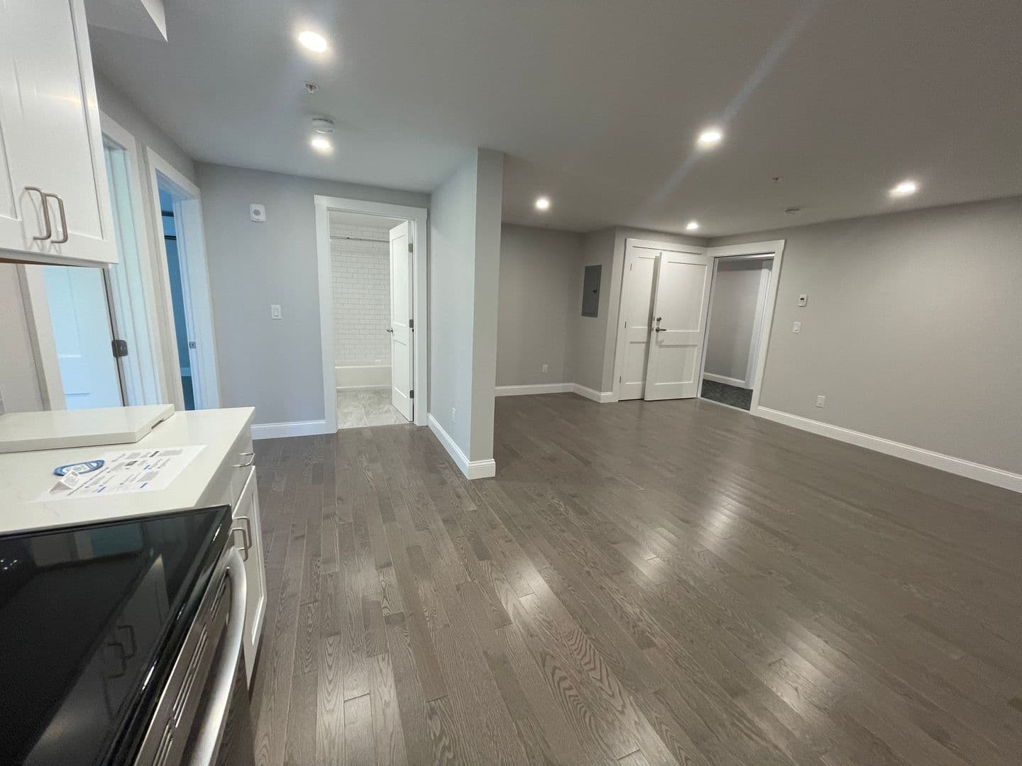 Harwich Apartment: 328 Bank Street