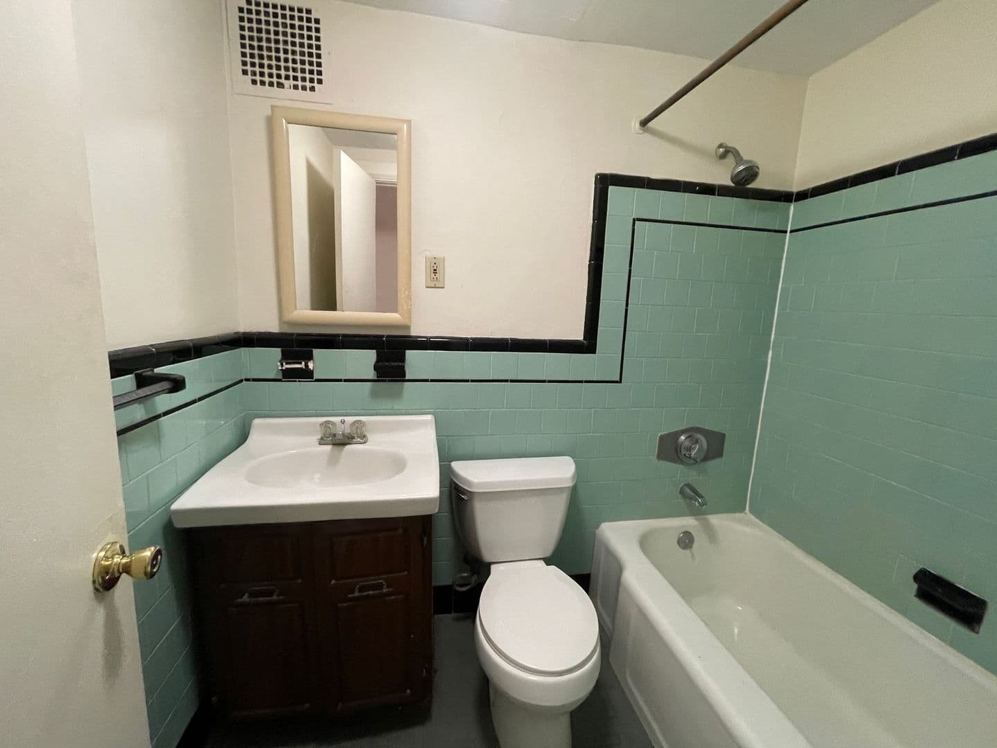 Rockland Apartment: 346 Union Street