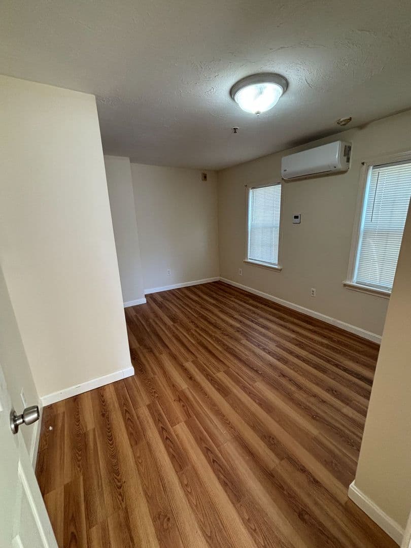 Dennis Port Apartment: 576 Main Street